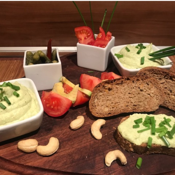 Rezept: Vegane Low Carb-Brotzeit Rezept: Vegane Low Carb-Brotzeit