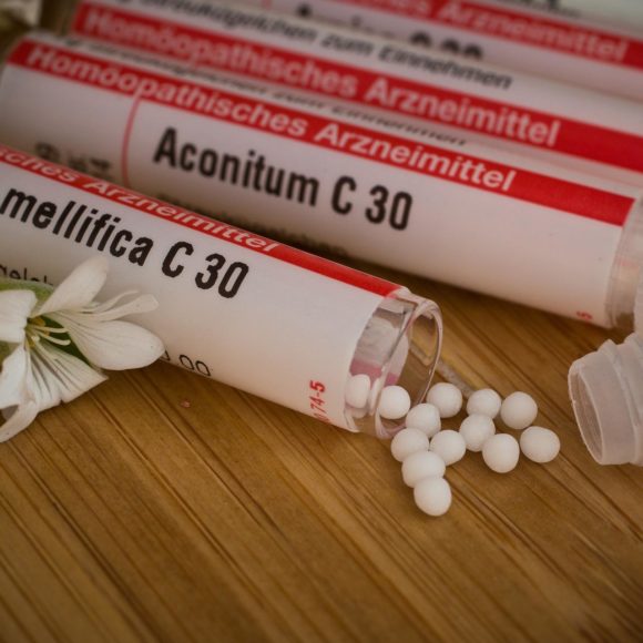 Wieso versteht man die Namen homöopathischer Arzneimittel nicht?