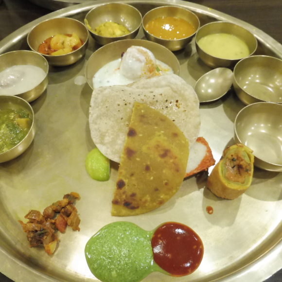 Ayurvedische Ernährung – Welche Nahrungsmittel wirken kühlend an heißen bzw. wärmend kühlen Tagen?
