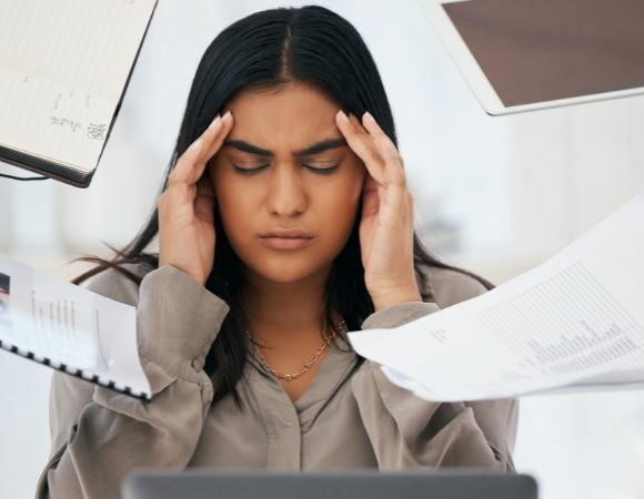 Wie hängen Mobbing und Burnout-Syndrom zusammen? Wie hängen Mobbing und Burnout-Syndrom zusammen?